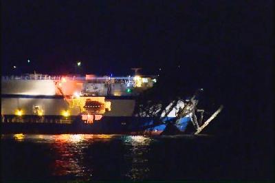 Ferry Marshall County hit bridge, 3 spans collapsed around the bow ...