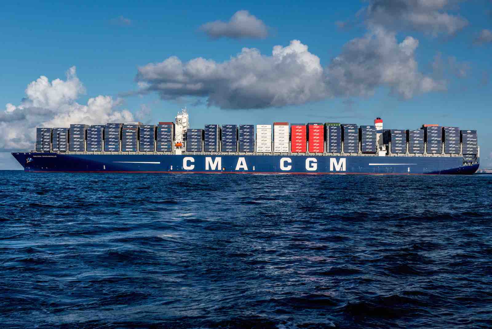 Box ships. Контейнер CMA CGM. Bougainville контейнеровоз. CMA CGM Group. CMA CGM контейнеры грузовые.